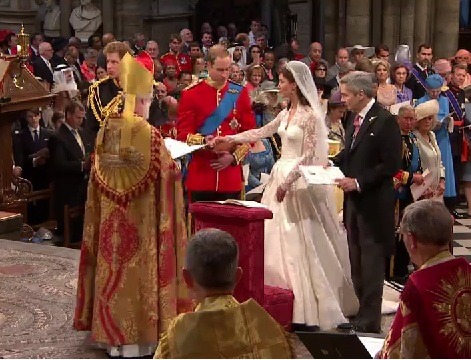 Kate-Middleton-Wedding-Dress-Photo-4