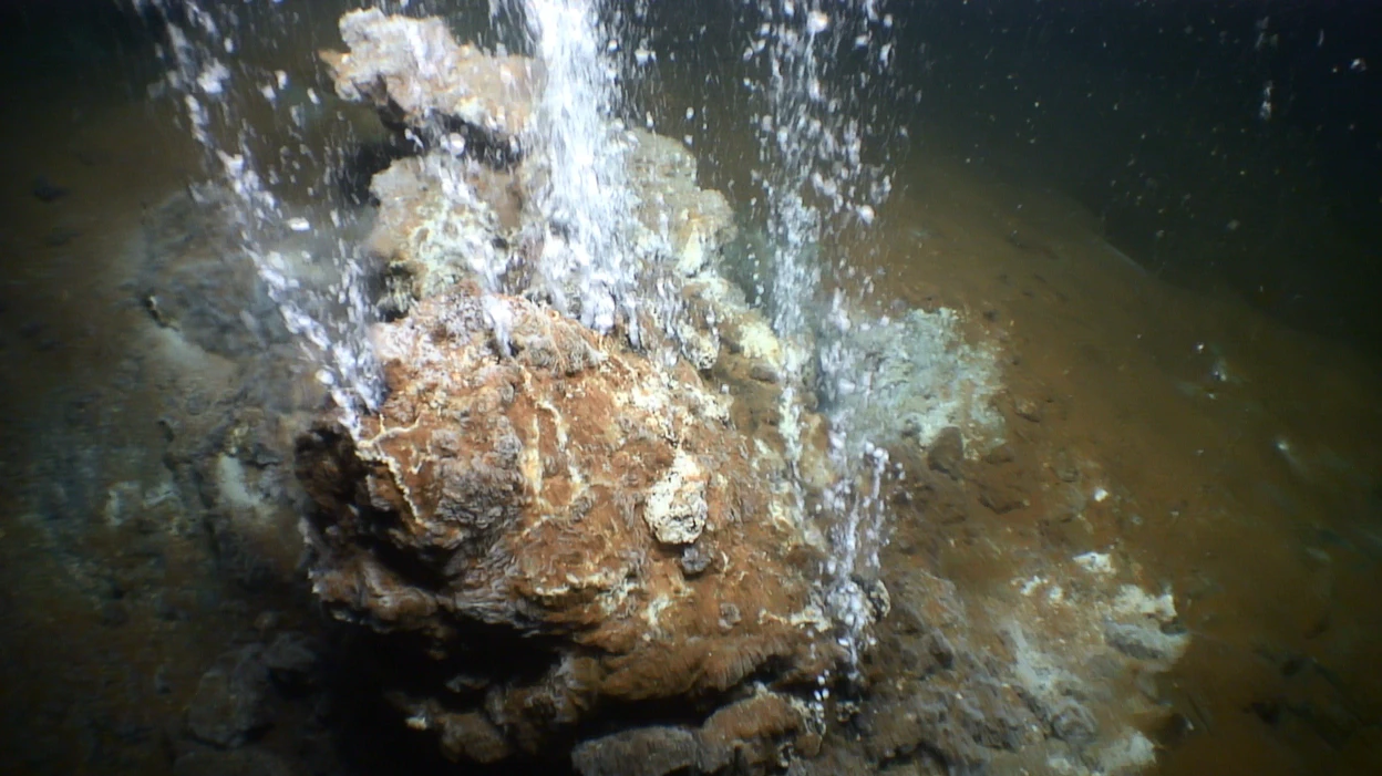 Kolumbo volcano: New magma chamber discovered in Santorini